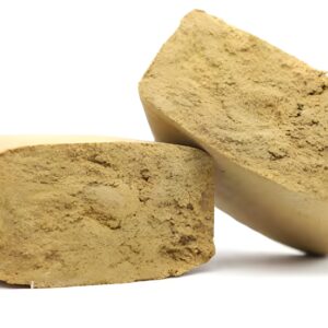Bloc de résine Amnesia avec une texture dense et une couleur brun clair.