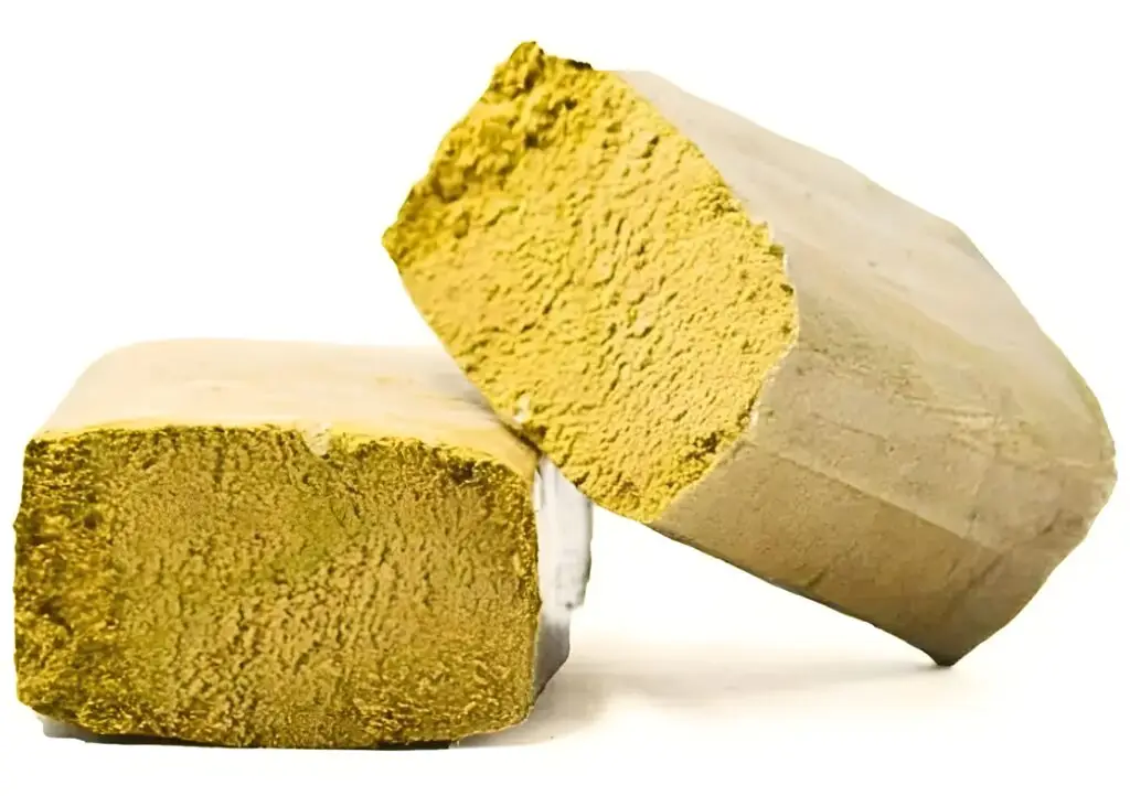 Résine Gold de haute qualité avec une texture douce et une couleur dorée.